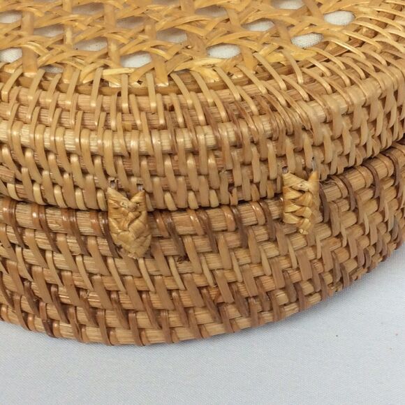 Handmade Rattan Round Crossbody Bag Canning Front Leather Strap Hasp Bow Closure - Picture 8 of 12